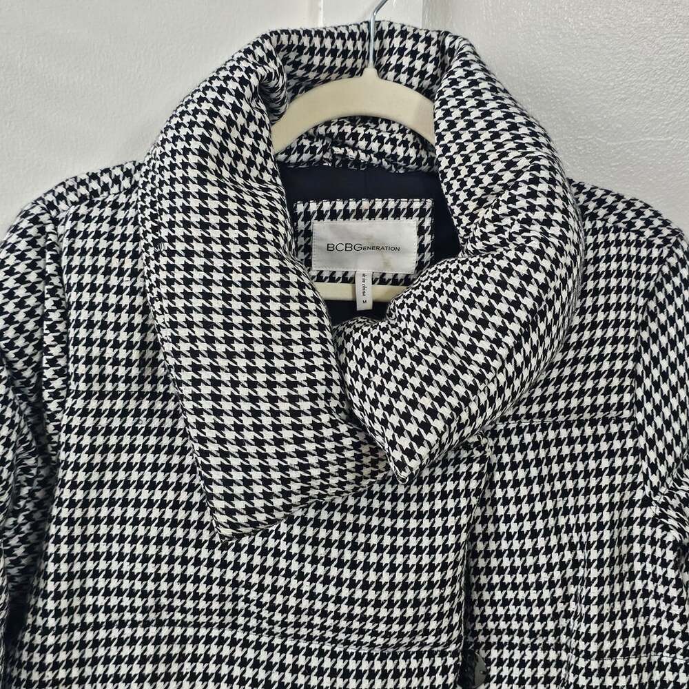 BCBGeneration Women’s M Houndstooth Puffer Jacket Black White Cropped Preppy - Picture 3 of 10